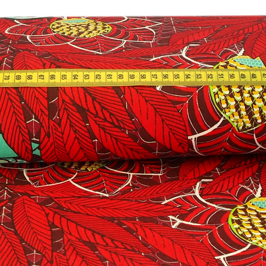 Canvas Dschungelblume Rot auf Dunkelrot Überbreite