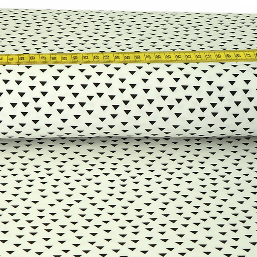 Jersey Dreieckchen auf Cremeweiß Jersey Dreieckchen auf Cremeweiß