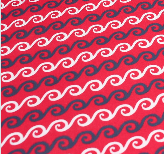 Baumwolle Maritim Weiß-Blaue Wellen auf Rot