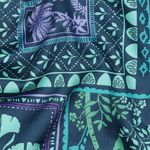 Bomullssatin - Lappar blommor palmer petrol