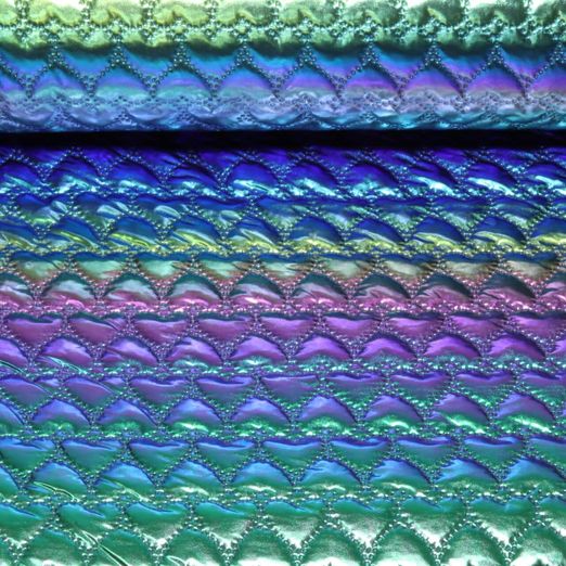 Tissu matelassé pour veste - coeurs métalliques couleurs arc-en-ciel Tissu matelassé pour veste - coeurs métalliques couleurs arc-en-ciel