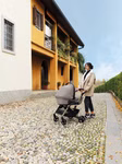 2in1 Fluido Easy Sport-Kinderwagen in stilvollem Design mit umkehrbarem Sitz, großen Hinterrädern und ergonomischem Griff – ideal für Kinder von 0 bis 4 Jahren in beige.