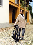 2in1 Fluido Easy Sport-Kinderwagen in stilvollem Design mit umkehrbarem Sitz, großen Hinterrädern und ergonomischem Griff – ideal für Kinder von 0 bis 4 Jahren in beige.