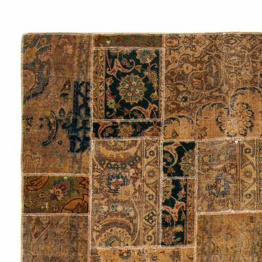 Patchwork Rug - 275 x 182 cm - multicolored