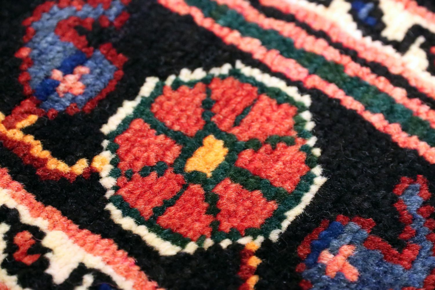 Persisk teppe - Nomadisk - 200 x 128 cm - mørk rød