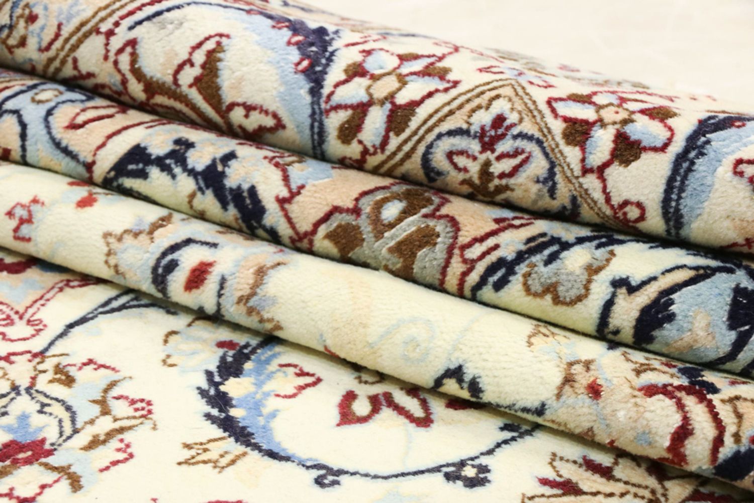 Perský koberec - Nain - Premium - 260 x 155 cm - krémová