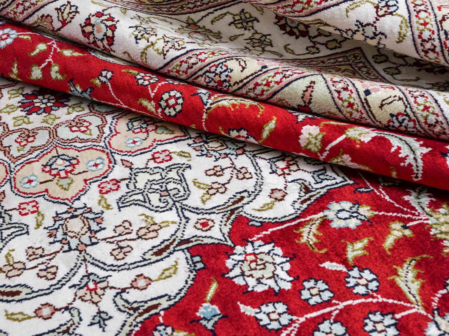 Hedvábný koberec - Čínské hedvábí - 276 x 182 cm - červená