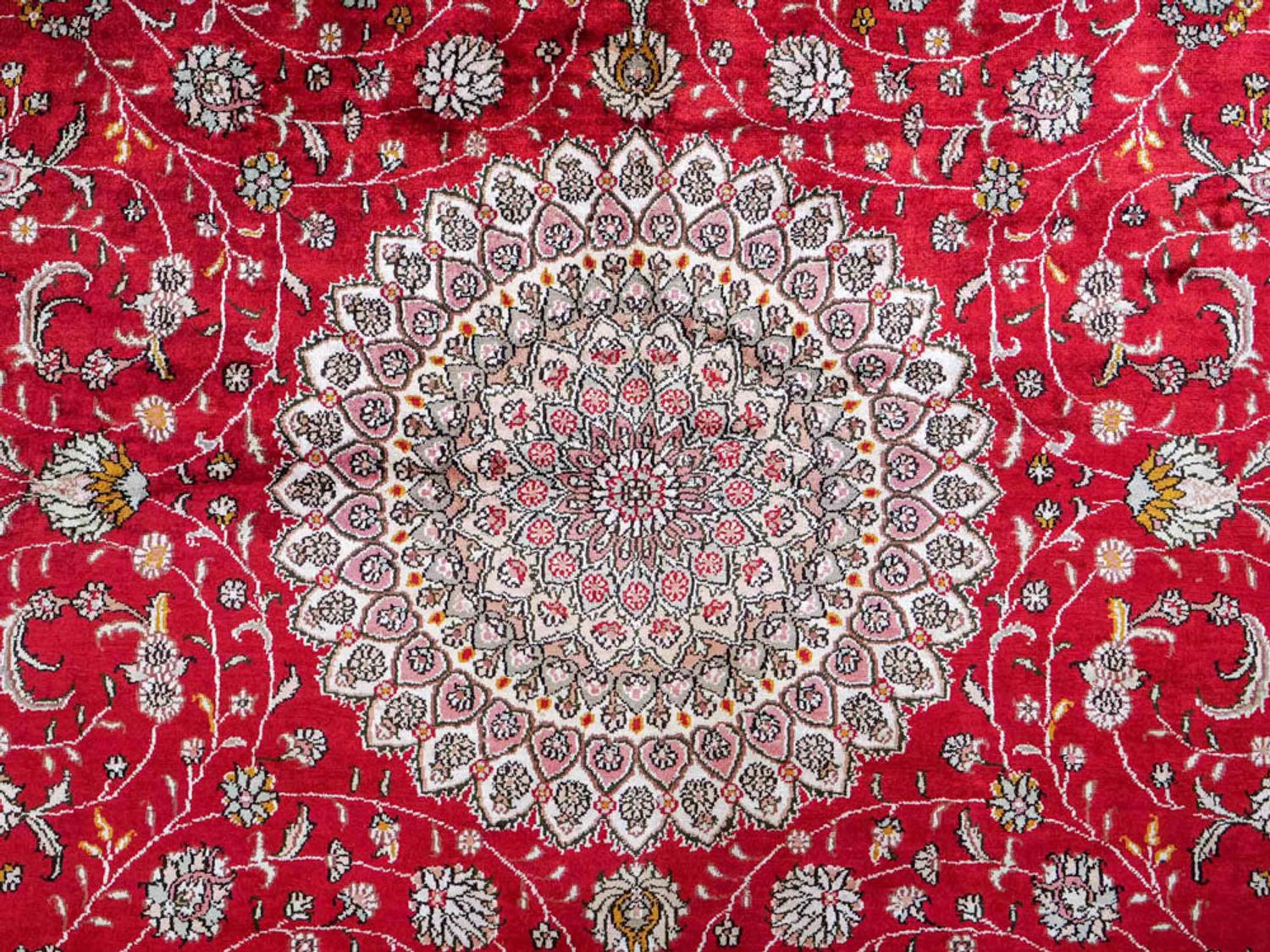 Hedvábný koberec - Čínské hedvábí - 278 x 183 cm - červená