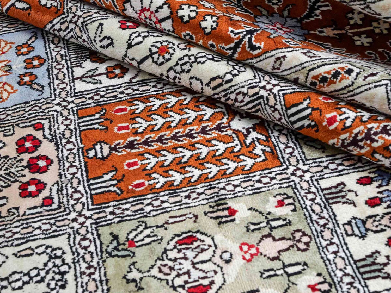 Hedvábný koberec - Čínské hedvábí - 268 x 181 cm - světle šedá