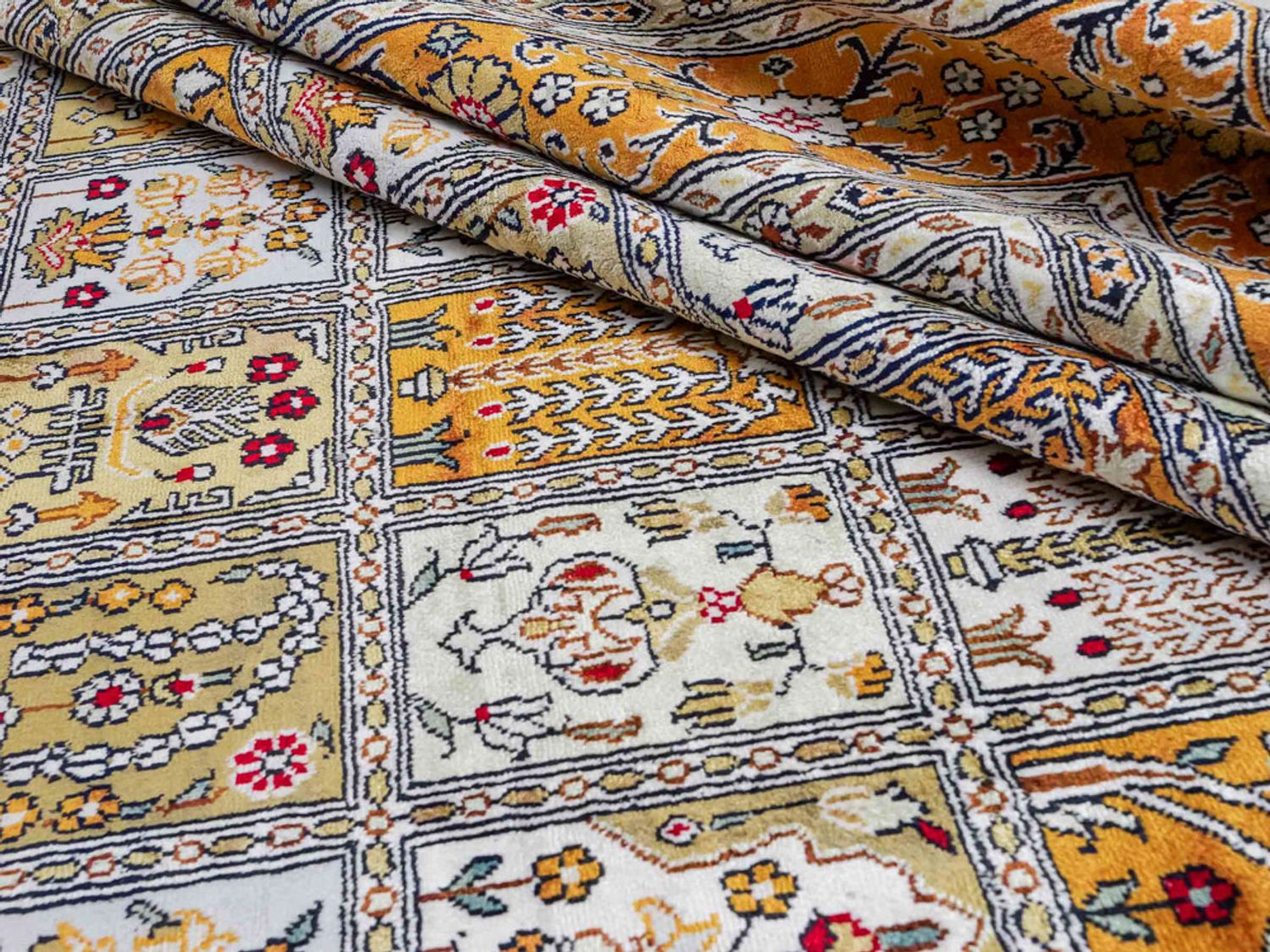 Hedvábný koberec - Čínské hedvábí - 267 x 181 cm - tmavě béžová