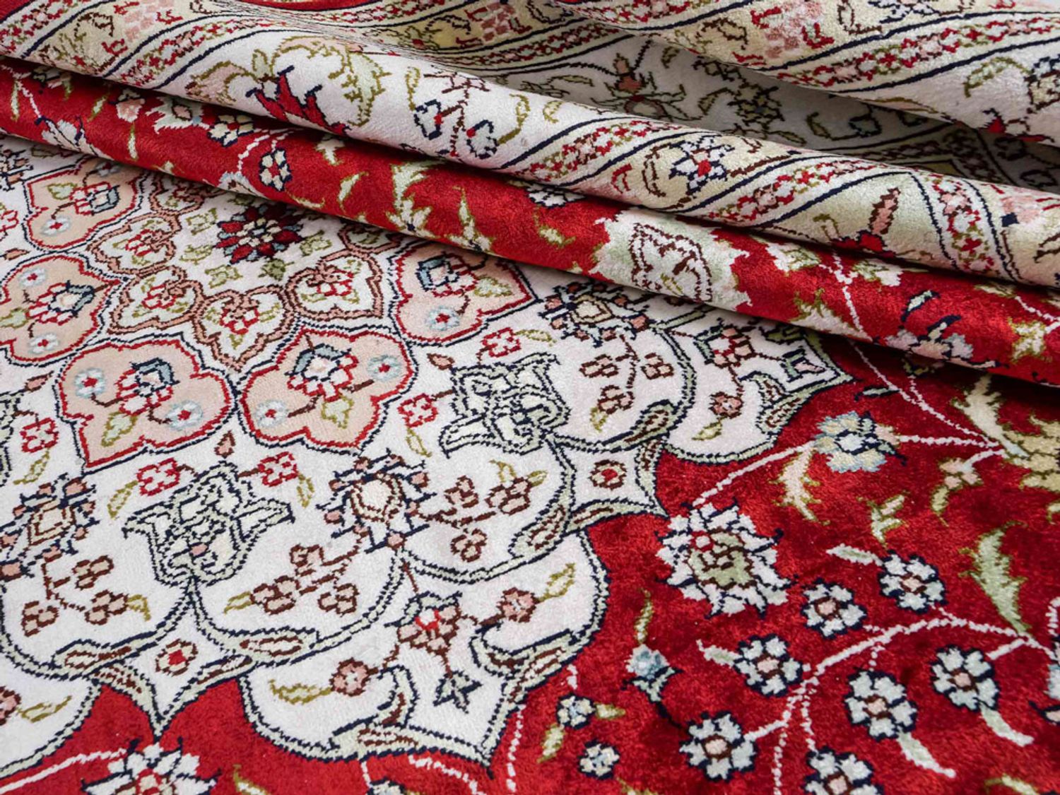 Hedvábný koberec - Čínské hedvábí - 272 x 188 cm - červená