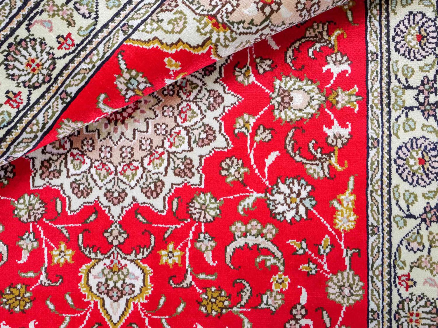 Hedvábný koberec - Čínské hedvábí - 122 x 78 cm - červená