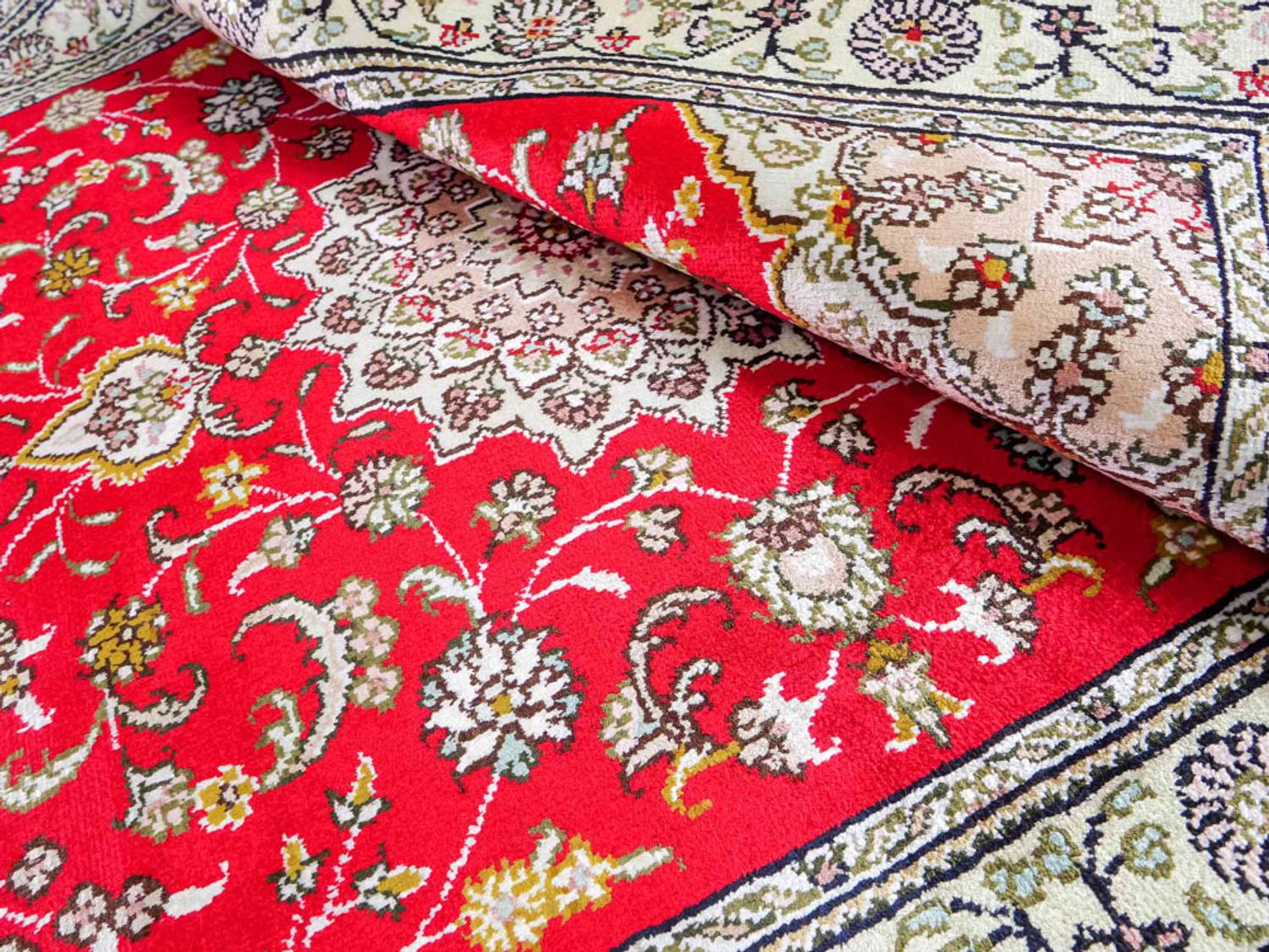 Hedvábný koberec - Čínské hedvábí - 122 x 78 cm - červená