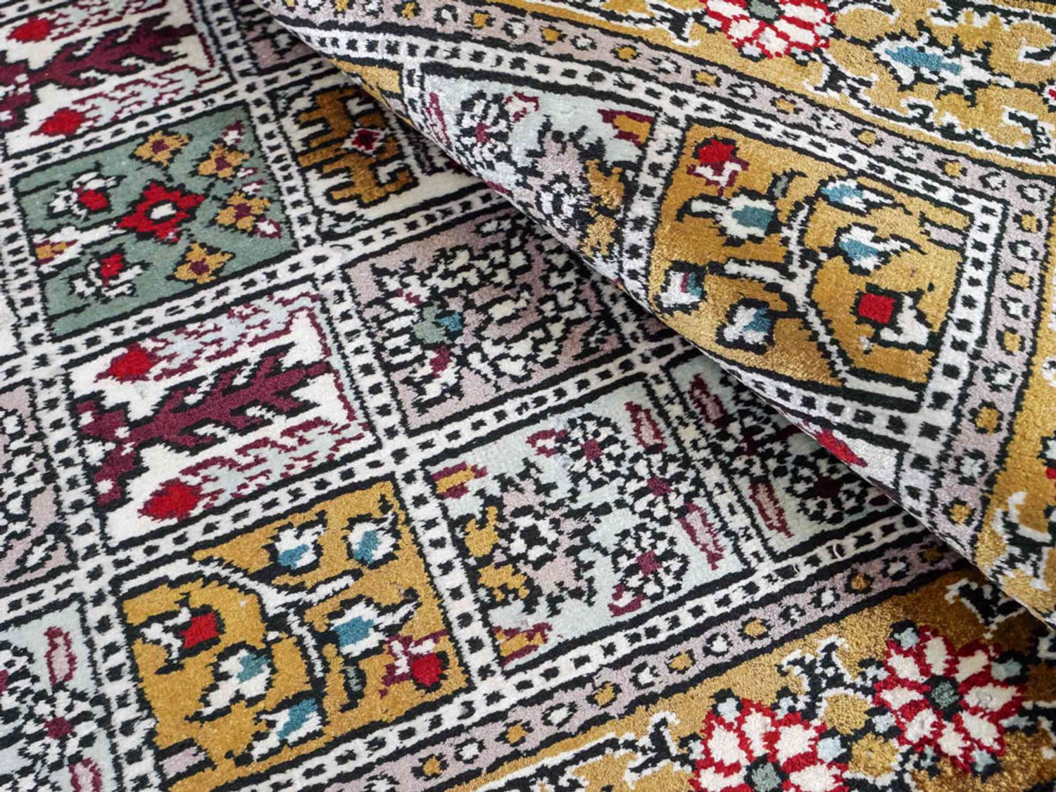 Hedvábný koberec - Čínské hedvábí - 93 x 63 cm - vícebarevné