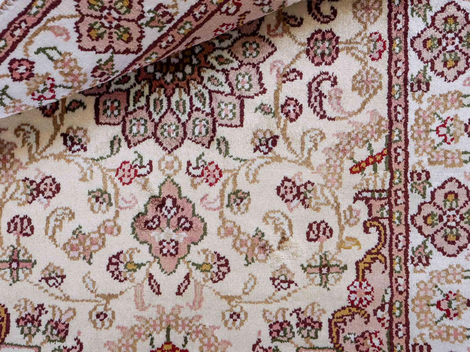 Hedvábný koberec - Čínské hedvábí - 89 x 60 cm - světle béžová