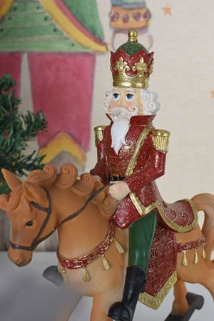 Nussknacker Figur Auf Schaukelpferd - Holz Weihnachtsdekoration 26x22 Cm