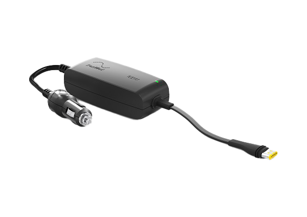 Schwarzer KFZ-Adapter zur Stromversorgung von Therapiegeräten, mit Stecker für den Zigarettenanzünder im Auto.