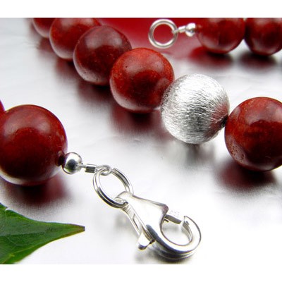 Kette aus Korallen und 925 Silber