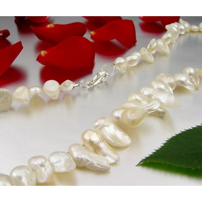 Kette Collier aus Biwa-Perlen