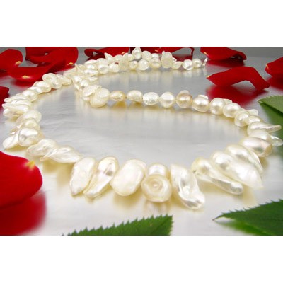Kette Collier aus Biwa-Perlen