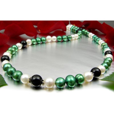 Halskette aus Perlen und Onyx 50cm