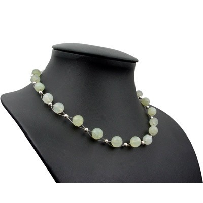 Halskette aus Jade zart-grün