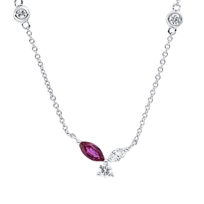 Collier aus 750 Weißgold Rubin 0,15ct rot 4 Diamanten 0,15ct TW-SI L:42,5cm Collier aus 750 Weißgold Rubin 0,15ct rot 4 Diamanten 0,15ct TW-SI L:42,5cm