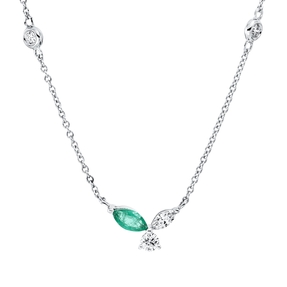Collier aus 750 Weißgold Smaragd 0,12ct grün 4 Diamanten 0,14ct TW-SI L:42,5cm Collier aus 750 Weißgold Smaragd 0,12ct grün 4 Diamanten 0,14ct TW-SI L:42,5cm