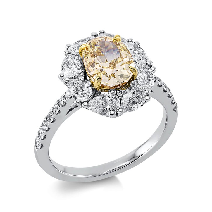Ring aus 750 Gold gelb weiß 27 Brillanten 3.12ct
