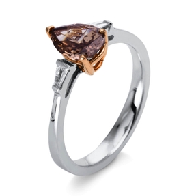 Ring aus 750 Gold weiß/rot 3 Diamanten 1,11ct B:8,8mm 3er-Krappe