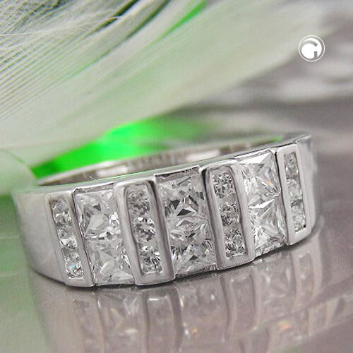 Ring aus 925 Silber mit Zirkonia