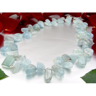 Kette aus Aquamarin 47cm