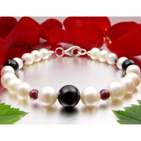Armband aus Onyx & Granat & Perlen 925 Silber weiß schwarz dunkelrot Damen Armband aus Onyx & Granat & Perlen 925 Silber weiß schwarz dunkelrot Damen