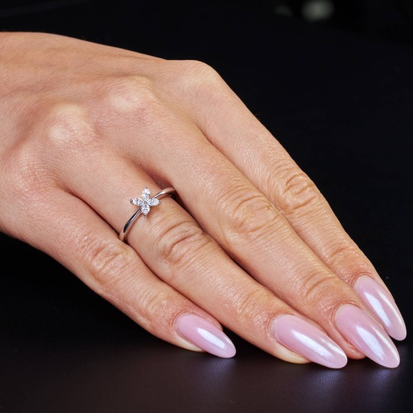 Ring Blume aus 750 Weißgold 4 Diamanten Navette 0.25 ct