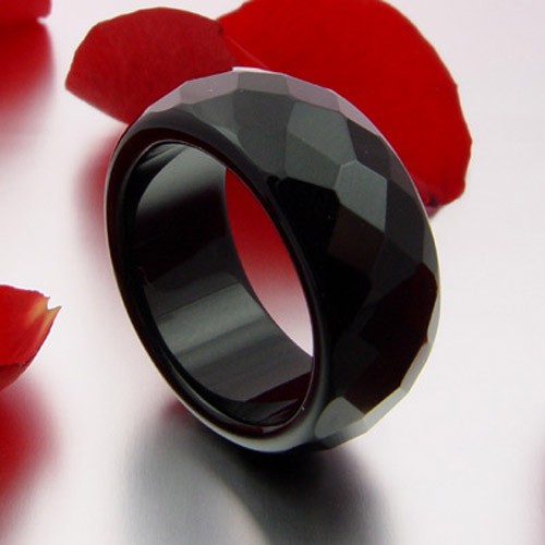 Ring aus Onyx facettiert