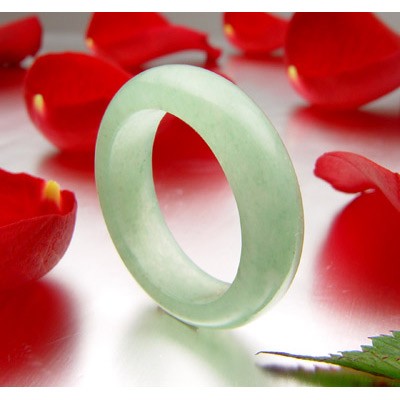 Ring aus Jade glatt