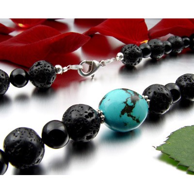 Kette aus Lava und Onyx und Türkis
