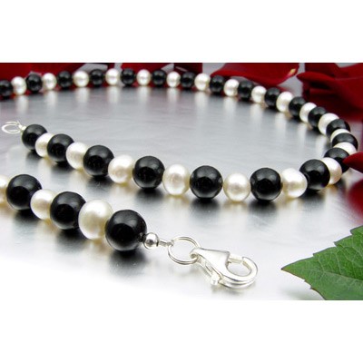 Kette aus Onyx und Perlen und 925 Silber