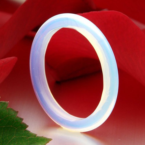 Dünner Ring aus Opalit Mondstein