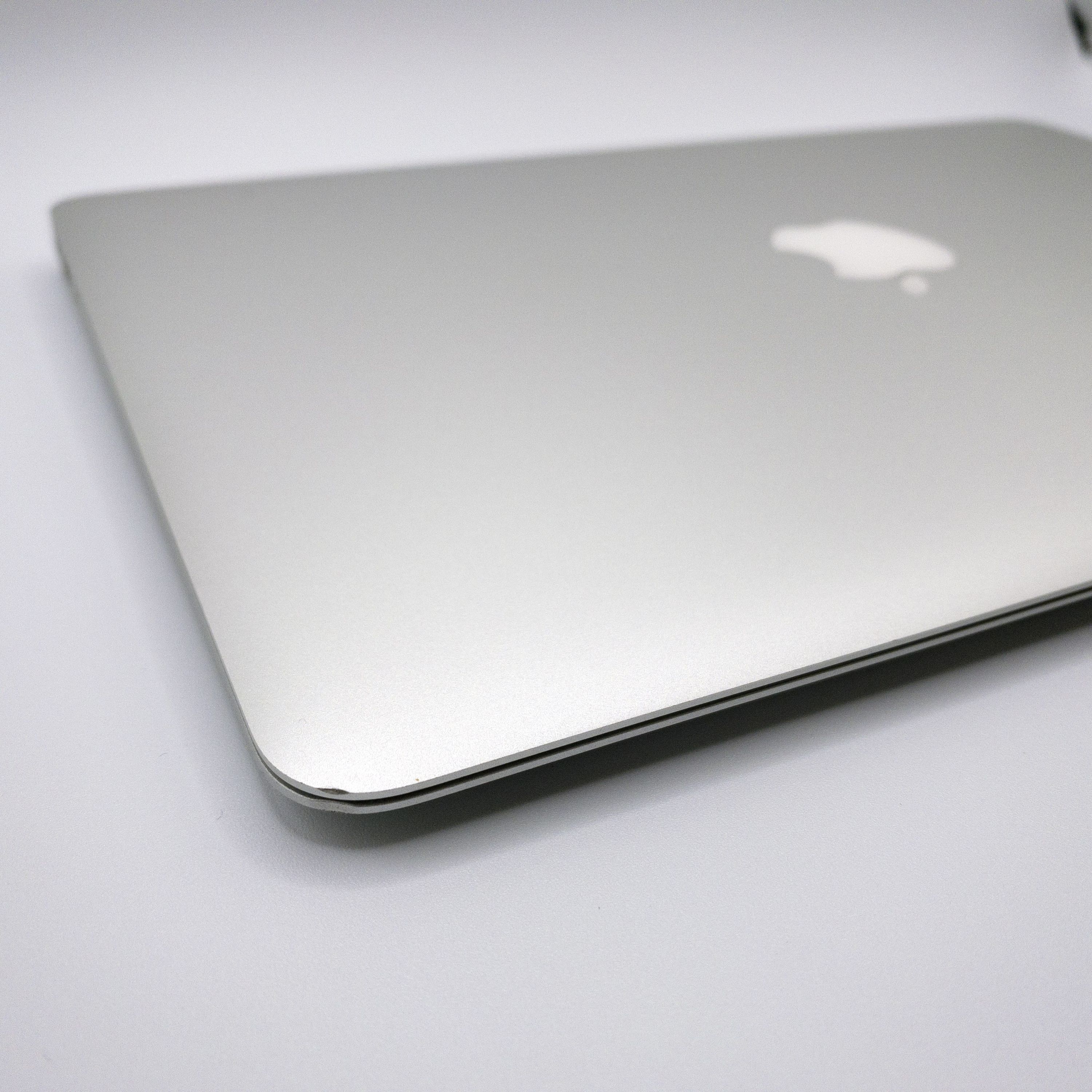 Apple MacBook Air 2015 13.3 4GB RAM SILBER 128GB SSD GUTER ZUSTAND