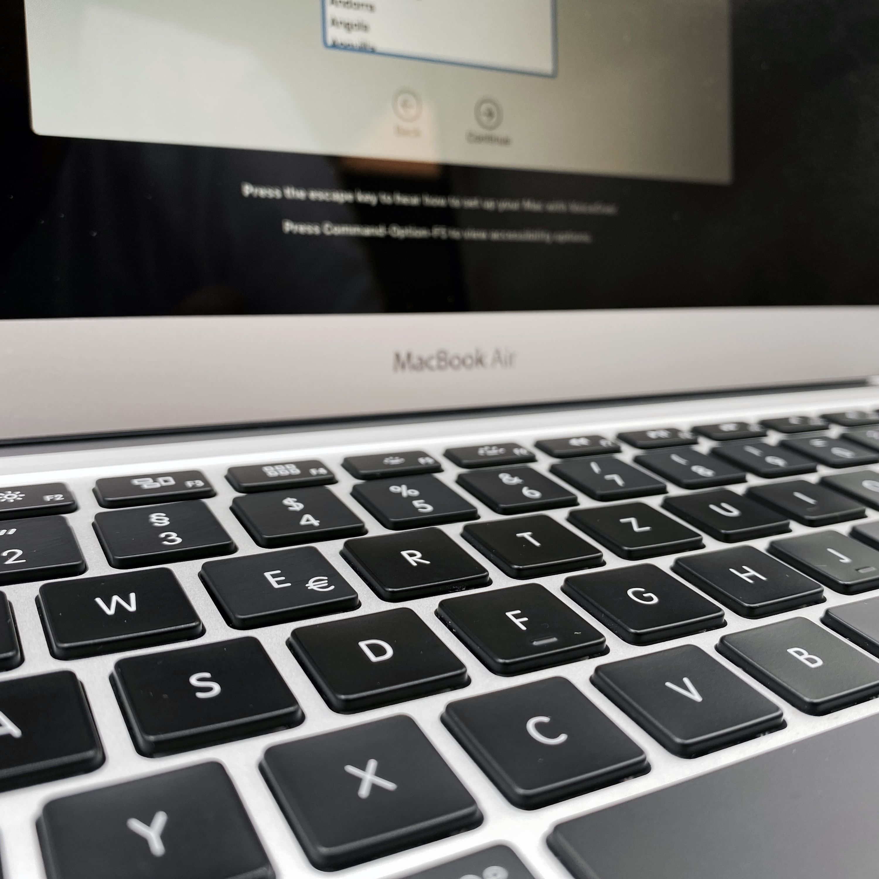 Apple MacBook Air 2015 13.3 4GB RAM SILBER 128GB SSD GUTER ZUSTAND