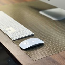 Gold-Schreibtischunterlage-4.jpeg Gold-Schreibtischunterlage-4.jpeg