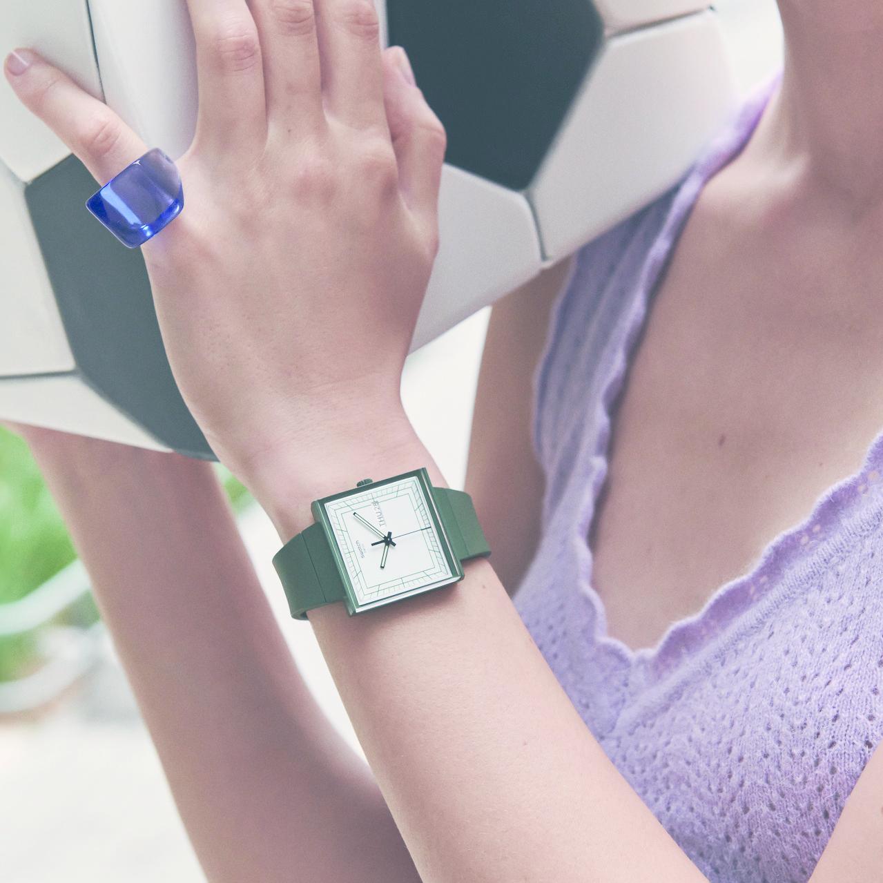 Swatch WHAT IF…GREEN? SO34G700 Unisexuhr Design Highlight Swatch WHAT IF…GREEN? SO34G700 Unisexuhr Design Highlight