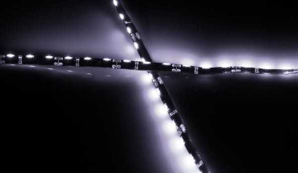 LED-Leiste selbstklebend mit warmweißem Licht