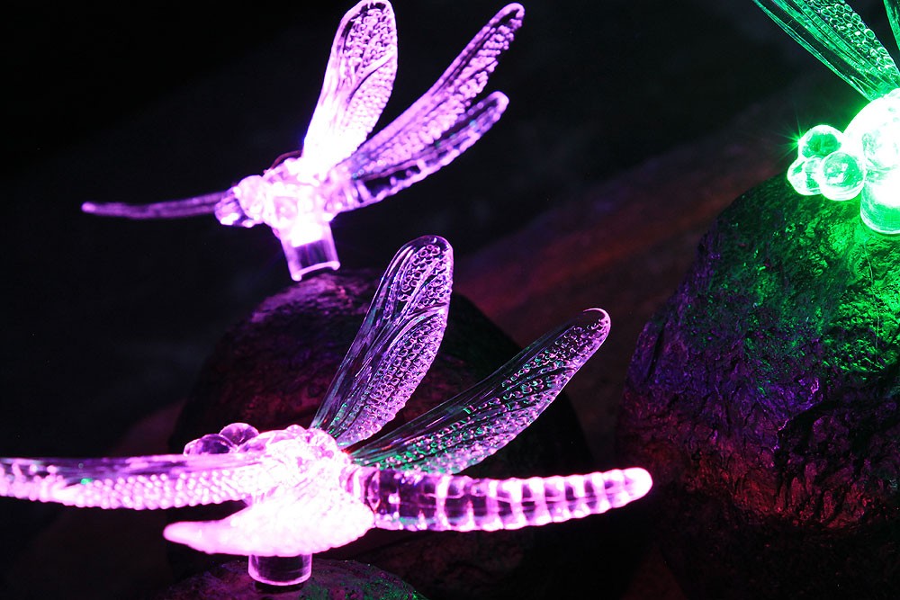 Solar Außenleuchte mit LED-Farbwechsler Stein mit Libelle – Bild 8