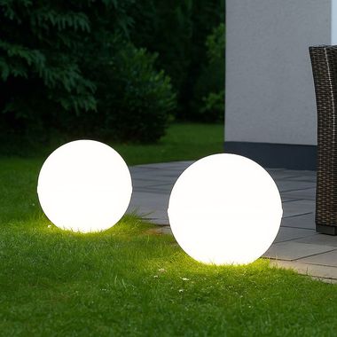 2x buiten steeklampen, globe, wit, grondspies, kabel, D 20 cm