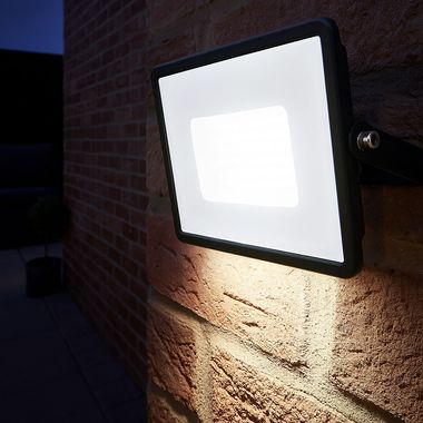 Projecteur extérieur à LED 50 watts, 4250 lumens, blanc neutre. L 19,7 cm