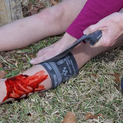 SWAT-T Tourniquet (Stretch, Wrap And Tuck) Schwarz