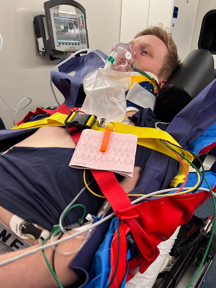 SyBuddy Clamp für Krankenkassenkarte und Dokumente Gelb