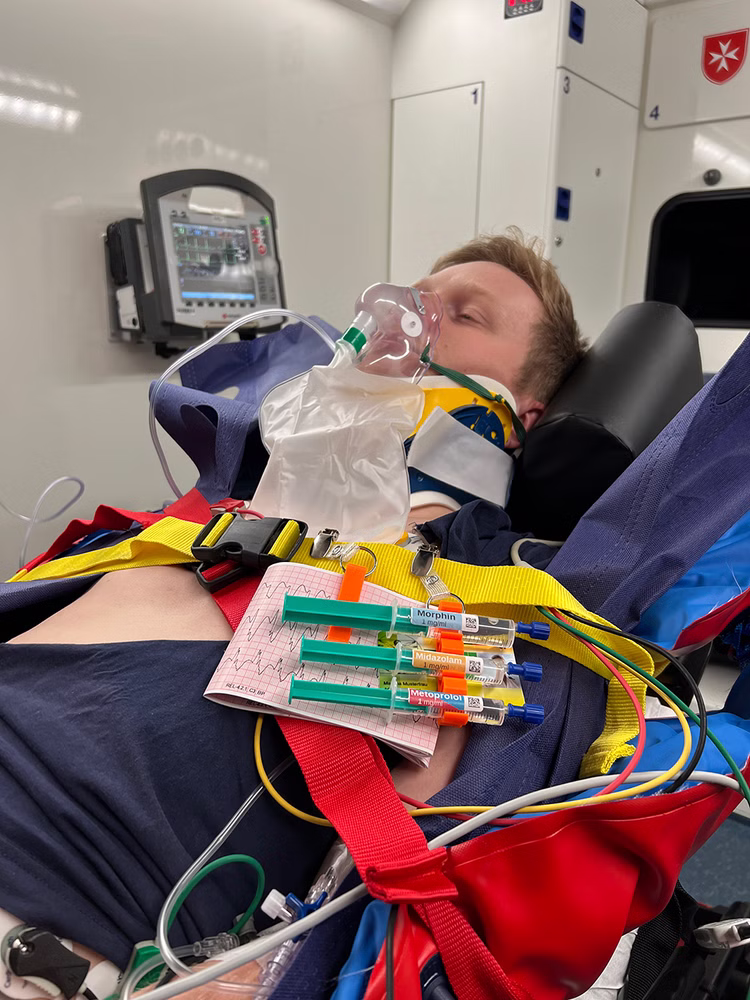 SyBuddy Halter für Spritzen und Krankenkassenkarte Gelb